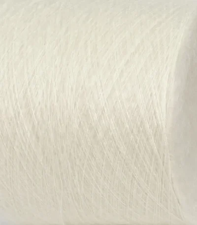 Пряжа IGEA ASTRO — молочний 9002 артикул італійської бобінної пряжі 65% кідмохер