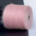 Кід мохер Аврора рожевий. Склад: 67% кідмохер, 5% меринос, 28% поліамід . Купити можна в магазині пряжі Київ, Поділ, Хорива 1А.