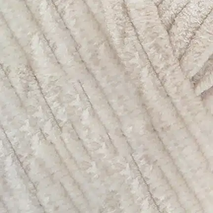 Плюшева пряжа Alize Velluto 599 слоновав кістка (холодний беж) 100% мікрополіестер, 100 г / 68 м — купити в Києві, пряжа для іграшок і пледів