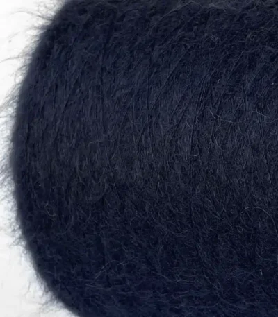 Кід мохер темно синій в бобінах з Італії, Ilaria Aurora 006530. Склад: 67% кідмохер, 5% меринос, 28% поліамід . Купити можна в магазині пряжі Київ, Поділ, Хорива 1А.