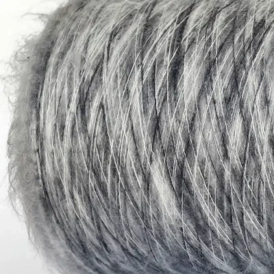 Італійська бобінна пряжа кід мохер в стилі Missoni біло-сірий, Ilaria Aurora 006533. Доступна в Києві на Подолі – магазин пряжі, вул. Хорива 1А