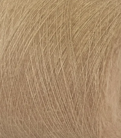 Пряжа кідмохер на шовку Gruppo Filpucci Kid Seta 1017 бежевий колір / або кемел 70% супер кідмохер 30% шовк . купити в магазині пряжі Київ, Хорива 1 А