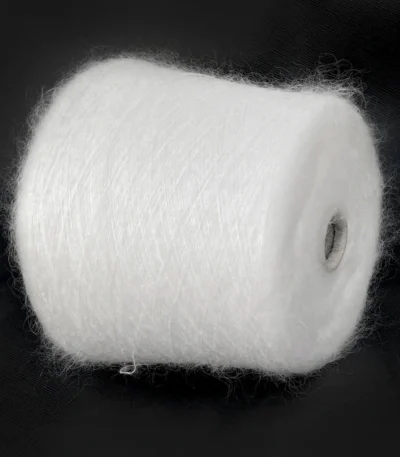 Пряжа Gruppo Filpucci 70% кідмохер 30% шовк білосніжний 300 колір. купити в магазині бобінної пряжі Київ, Хорива 1 А