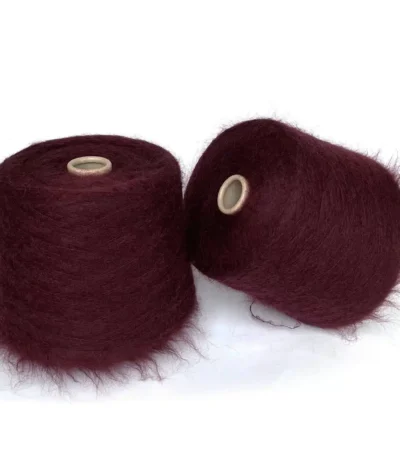 Італійська бобінна пряжа кідмохер колір бордовий , Ilaria Aurora 005037. Доступна в Києві на Подолі – магазин пряжі, вул. Хорива 1А