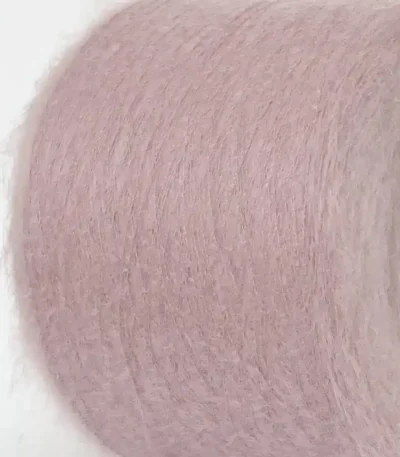 Пряжа кідмохер пильно-рожевий в бобінах з Італії, Ilaria Aurora 5004. Склад: 67% кідмохер, 5% меринос, 28% поліамід . Купити можна в магазині пряжі Київ, Поділ, Хорива 1А.
