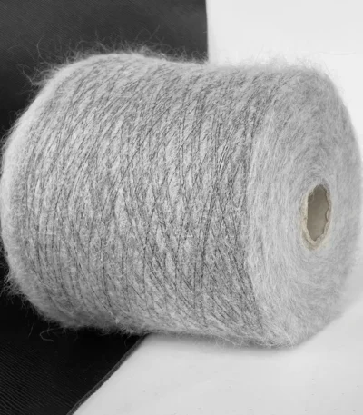 Італійська пряжа кідмохер Mister Joy Wimbledon колір світло-сірий меланж 🔘Склад: 46% суперкідмохер 4%меринос 50%поліамід